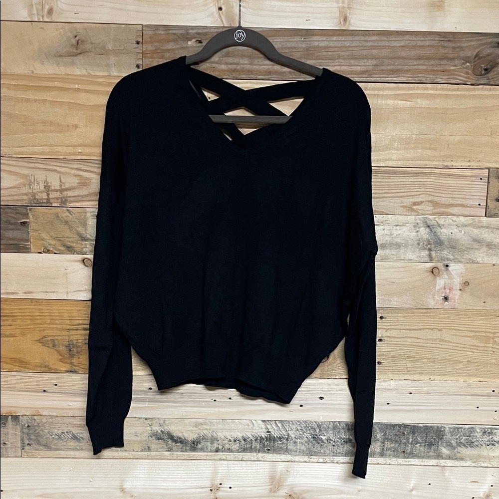 Love Tree size Large Black V-neck Super Soft & Stretchy Cropped Sweater
